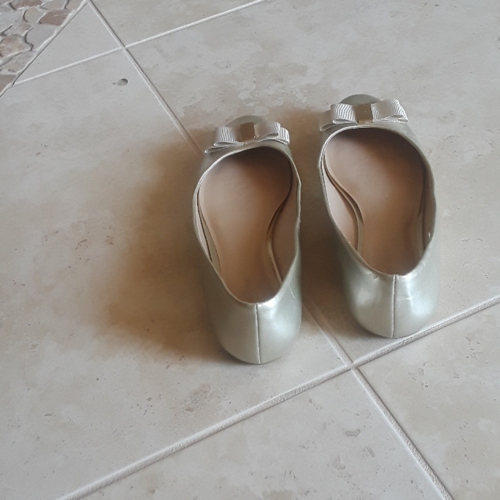 Shoes - Picture 3 of 4